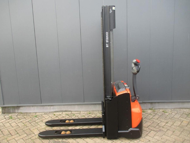 آلة تكديس Toyota SWE 100: صورة 1