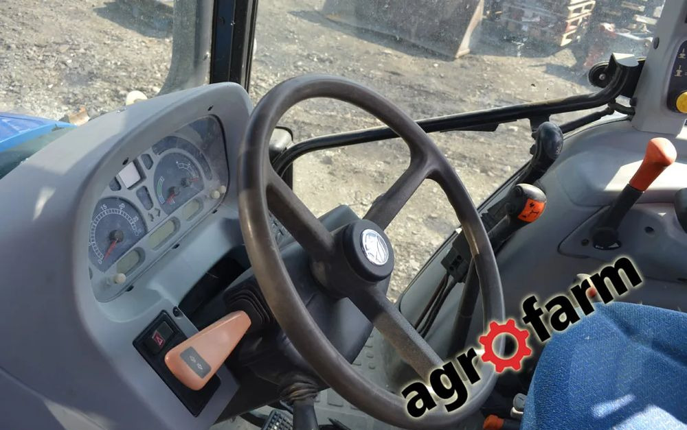 New Holland T5050 skrzynia silnik most obudowa piasta blok zawór - صندوق التروس - آلات زراعية: صورة 4 New Holland T5050 skrzynia silnik most obudowa piasta blok zawór - صندوق التروس - آلات زراعية: صورة 4