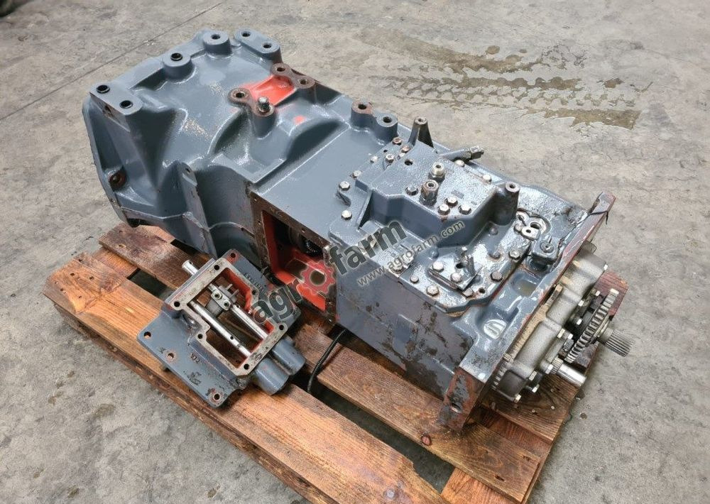 Skrzynia biegów Ford 5640 - صندوق التروس: صورة 4 Skrzynia biegów Ford 5640 - صندوق التروس: صورة 4