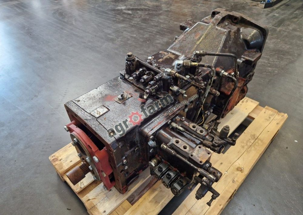 Skrzynia biegów New Holland M100 - صندوق التروس: صورة 1 Skrzynia biegów New Holland M100 - صندوق التروس: صورة 1