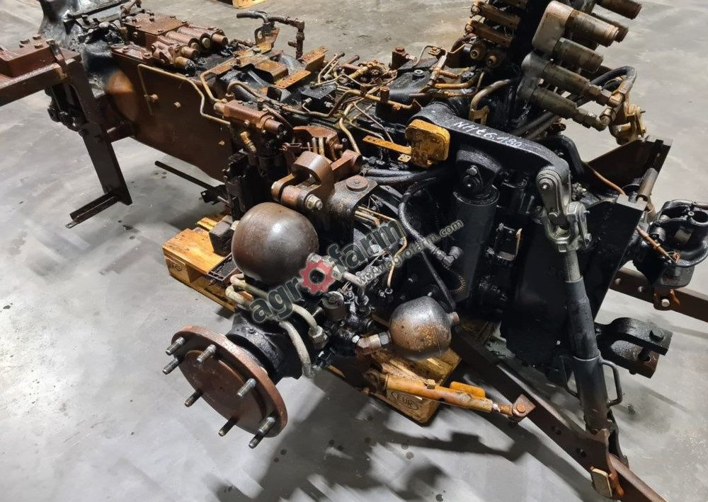 Skrzynia biegów, most tylny, New Holland T6.180 - صندوق التروس: صورة 3 Skrzynia biegów, most tylny, New Holland T6.180 - صندوق التروس: صورة 3