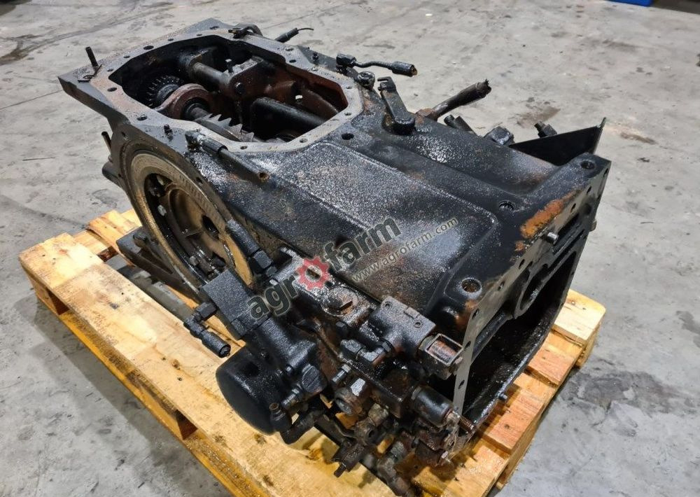 Tylny most Massey Ferguson 6130 851B1 - صندوق التروس: صورة 1 Tylny most Massey Ferguson 6130 851B1 - صندوق التروس: صورة 1