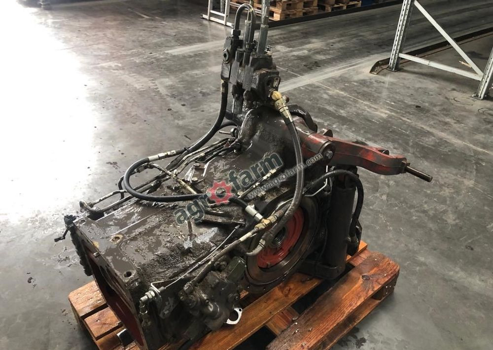 Tylny most Massey Ferguson 6170 0300B03 - صندوق التروس: صورة 4 Tylny most Massey Ferguson 6170 0300B03 - صندوق التروس: صورة 4