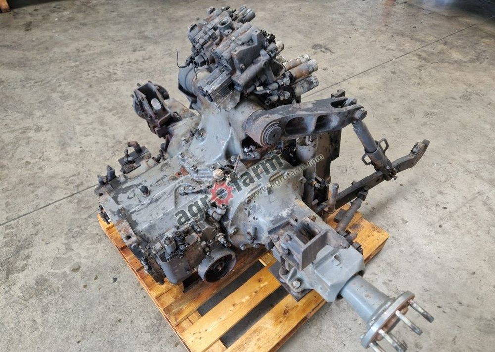 Tylny most Massey Ferguson 7616 - صندوق التروس: صورة 1 Tylny most Massey Ferguson 7616 - صندوق التروس: صورة 1