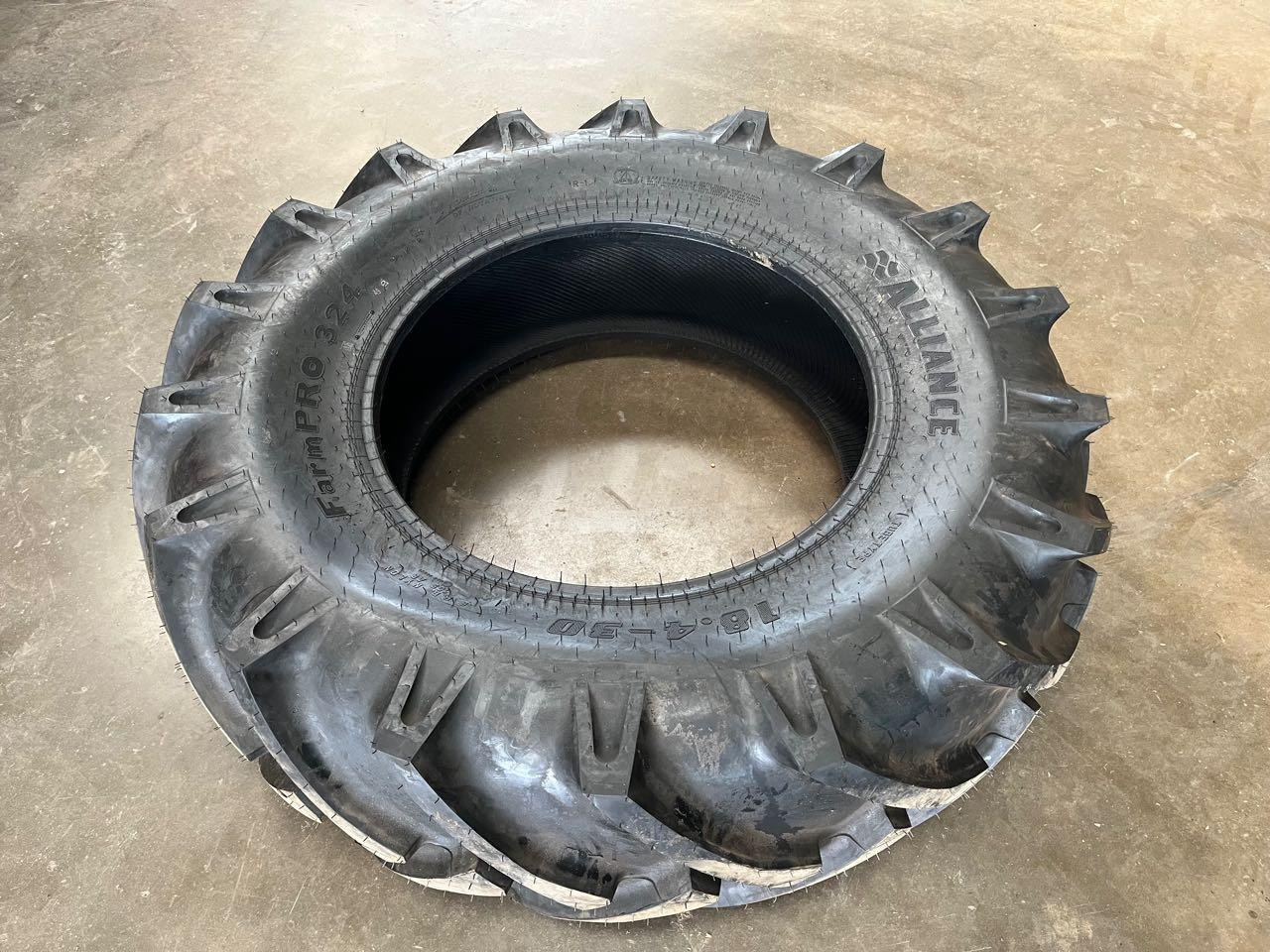 Alliance Farmpro 324, 18.4-30 8PR, 139 A8 - إطارات: صورة 1 Alliance Farmpro 324, 18.4-30 8PR, 139 A8 - إطارات: صورة 1