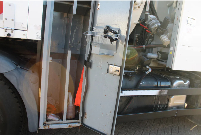 فراغ شاحنة MAN TGM 26.340 + RIVARD 11.8M3 + PUMP + EURO 6: صورة 19