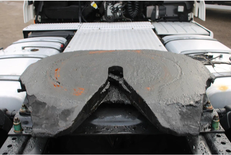 رأس تريلا MAN TGX 18.440 + euro 6 + double tank + spoiler: صورة 9