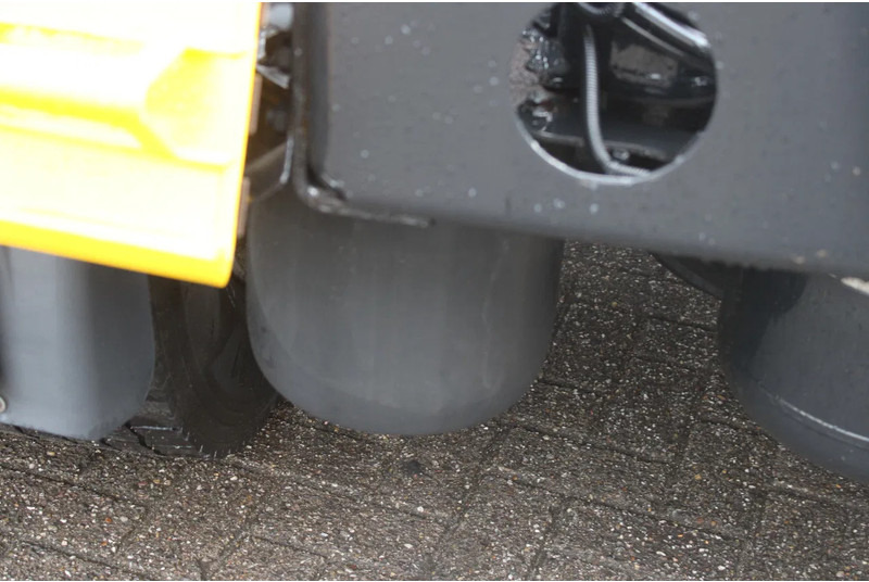 رأس تريلا MAN TGX 18.440 + euro 6 + double tank + spoiler: صورة 18