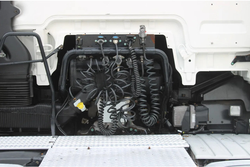 رأس تريلا MAN TGX 18.440 + euro 6 + double tank + spoiler: صورة 11