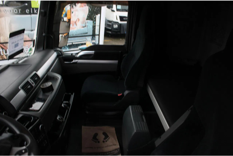 رأس تريلا MAN TGX 18.440 + euro 6 + double tank + spoiler: صورة 15