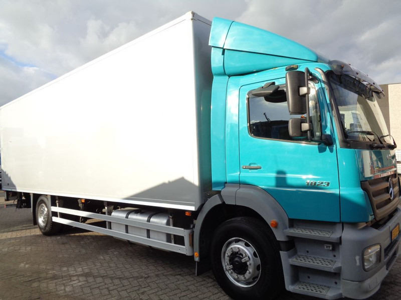 Mercedes-Benz AXOR 1823 + Dhollandia Lift - شاحنة صندوقية: صورة 3 Mercedes-Benz AXOR 1823 + Dhollandia Lift - شاحنة صندوقية: صورة 3
