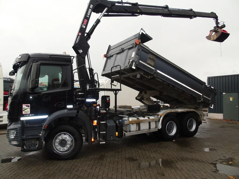 Mercedes-Benz Arocs 2643 + HIAB HIDUO 188B-3 + 6X4 + 3 SIDE TIPPER + REMOTE - شاحنة قلاب, شاحنة كرين: صورة 4 Mercedes-Benz Arocs 2643 + HIAB HIDUO 188B-3 + 6X4 + 3 SIDE TIPPER + REMOTE - شاحنة قلاب, شاحنة كرين: صورة 4