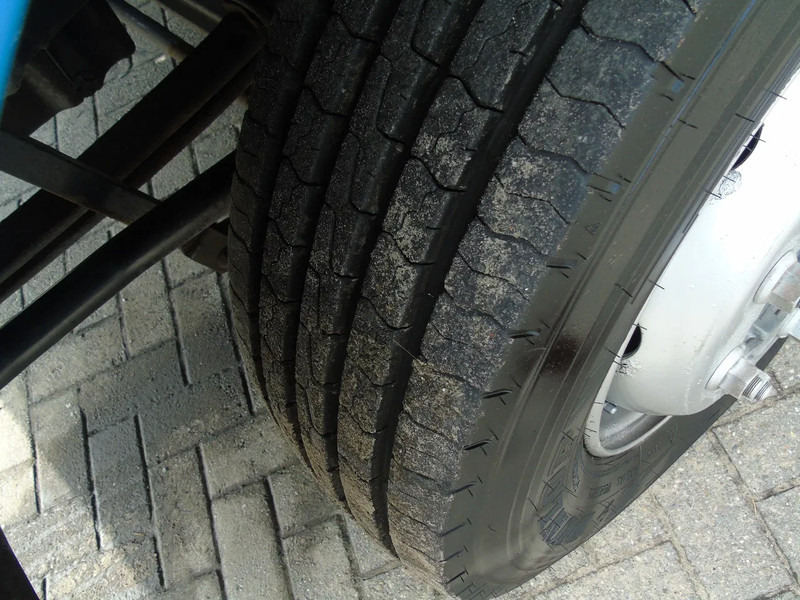 شاحنة صندوقية Mercedes-Benz Atego 1218 + euro 5 + lift: صورة 17