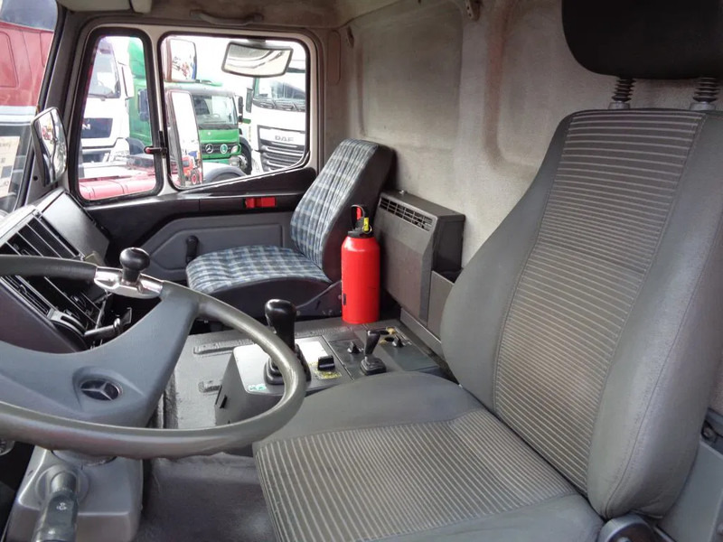 Mercedes-Benz SK 2433 + Semi-Auto + PTO + Serie 14 Crane + 3 pedals - شاحنة كرين: صورة 4 Mercedes-Benz SK 2433 + Semi-Auto + PTO + Serie 14 Crane + 3 pedals - شاحنة كرين: صورة 4