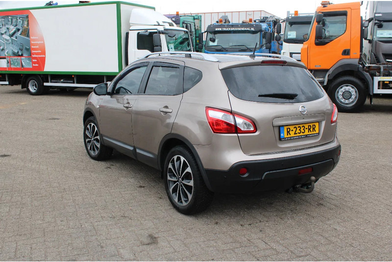 Nissan QASHQAI 2.0 AUTOMATIC / CAMERA - سيارة: صورة 3 Nissan QASHQAI 2.0 AUTOMATIC / CAMERA - سيارة: صورة 3