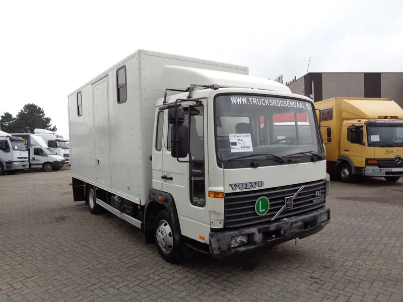 Volvo FLC + Manual + Horse transport - شاحنة نقل خيل: صورة 3 Volvo FLC + Manual + Horse transport - شاحنة نقل خيل: صورة 3