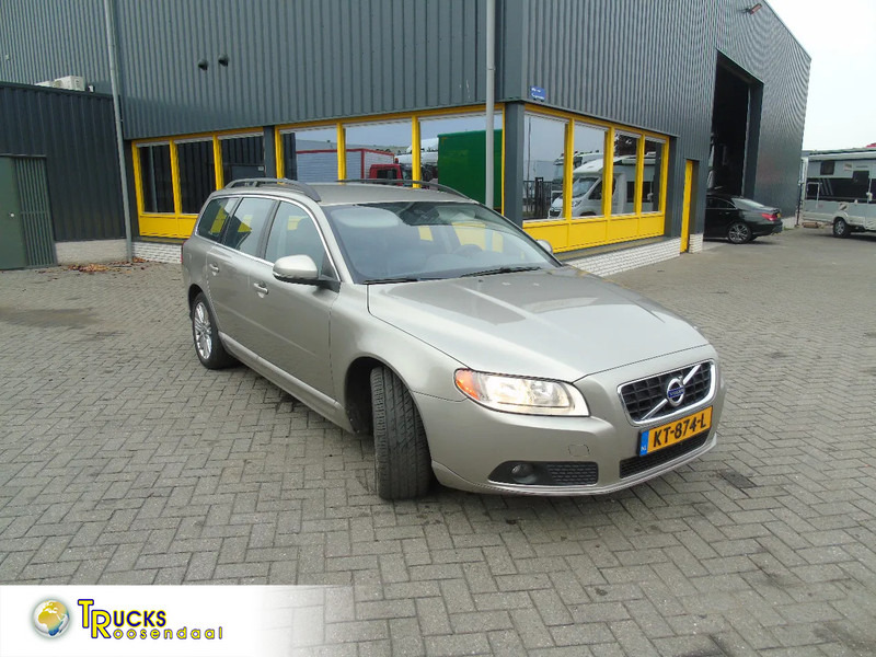 Volvo V70 + manual - هاتشباك: صورة 1 Volvo V70 + manual - هاتشباك: صورة 1