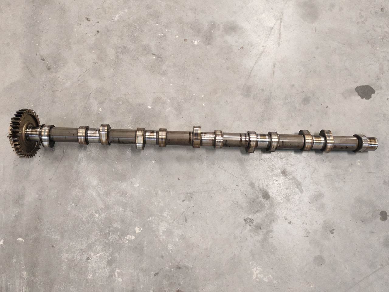 MAN TGS TGX EURO 6 / D2676LF / CAMSHAFT / 51044011023 - عمود كامات: صورة 2 MAN TGS TGX EURO 6 / D2676LF / CAMSHAFT / 51044011023 - عمود كامات: صورة 2