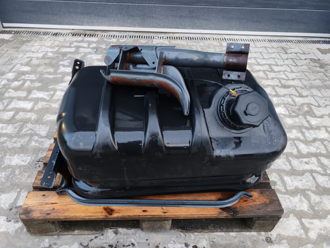 MERCEDES-BENZ ATEGO MP4 EURO6 / COMPLETE FUEL TANK / 180L / A9674710001 - خزان الوقود: صورة 2 MERCEDES-BENZ ATEGO MP4 EURO6 / COMPLETE FUEL TANK / 180L / A9674710001 - خزان الوقود: صورة 2
