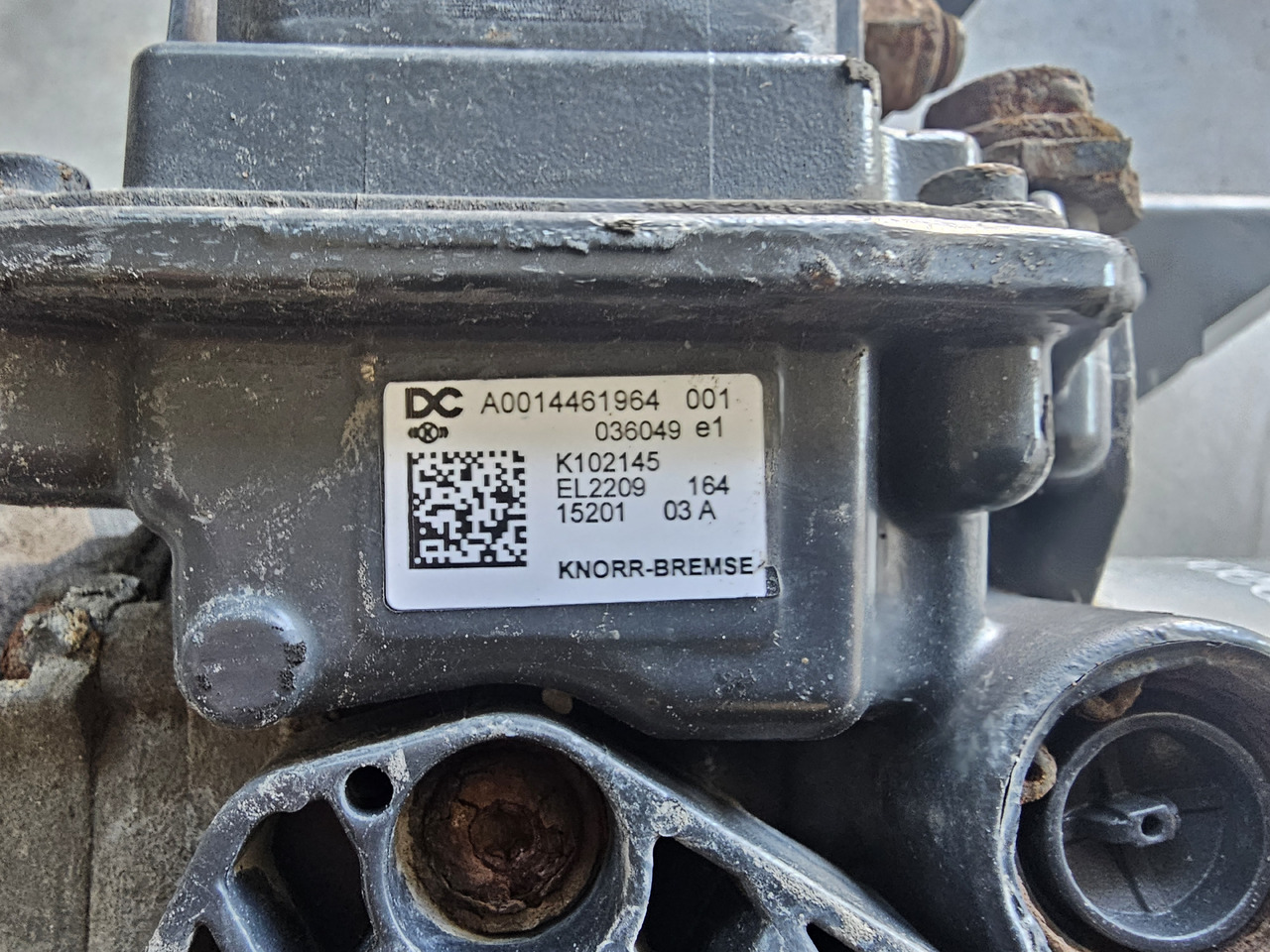MERCEDES MP4 / AIR DRYIER / K102145 / A0014461964 - صمام الفرامل: صورة 3 MERCEDES MP4 / AIR DRYIER / K102145 / A0014461964 - صمام الفرامل: صورة 3