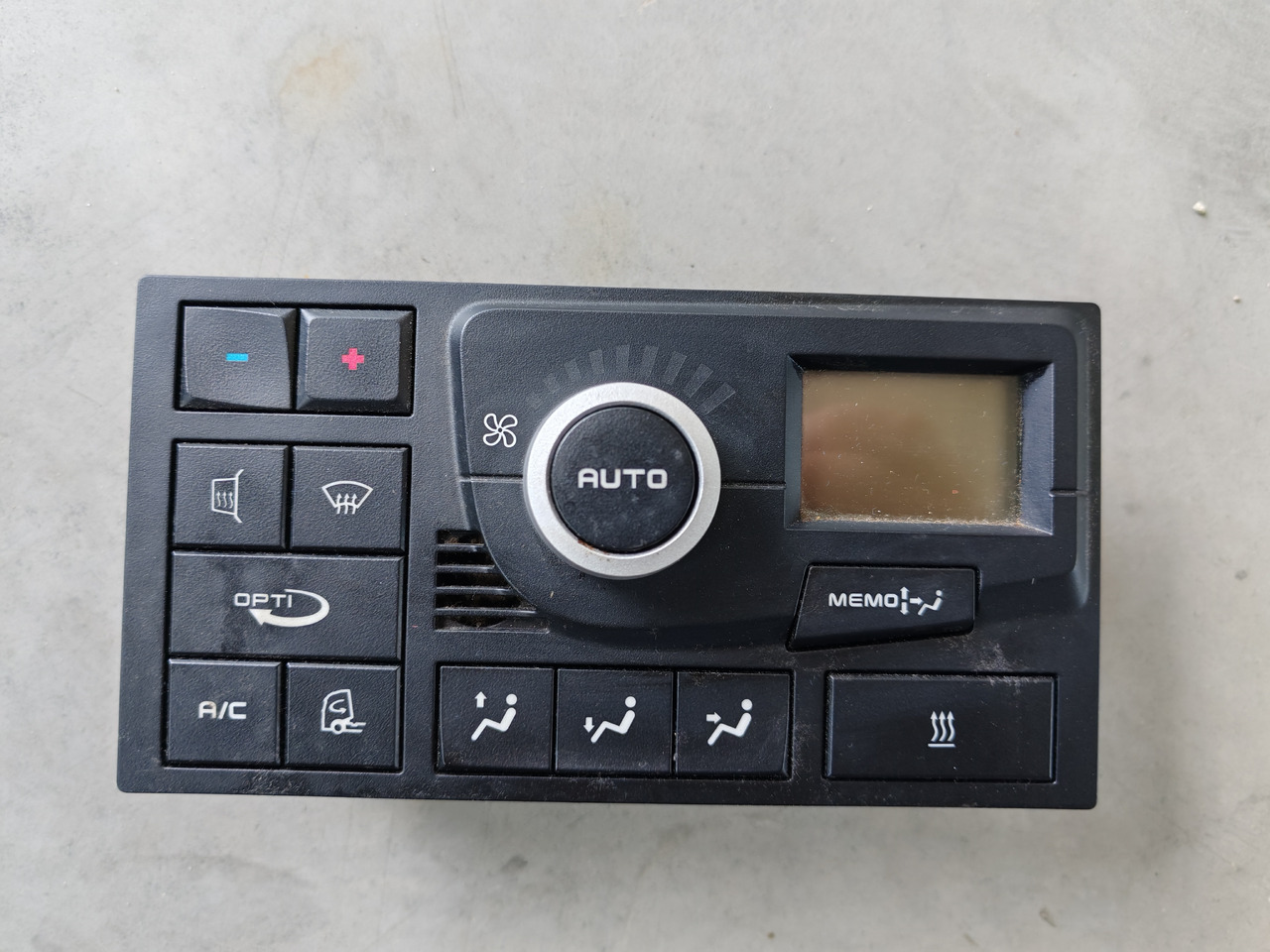 RENAULT RANGE T / AC CONTROL PANEL / 22247443 - جزء تكييف الهواء: صورة 1 RENAULT RANGE T / AC CONTROL PANEL / 22247443 - جزء تكييف الهواء: صورة 1