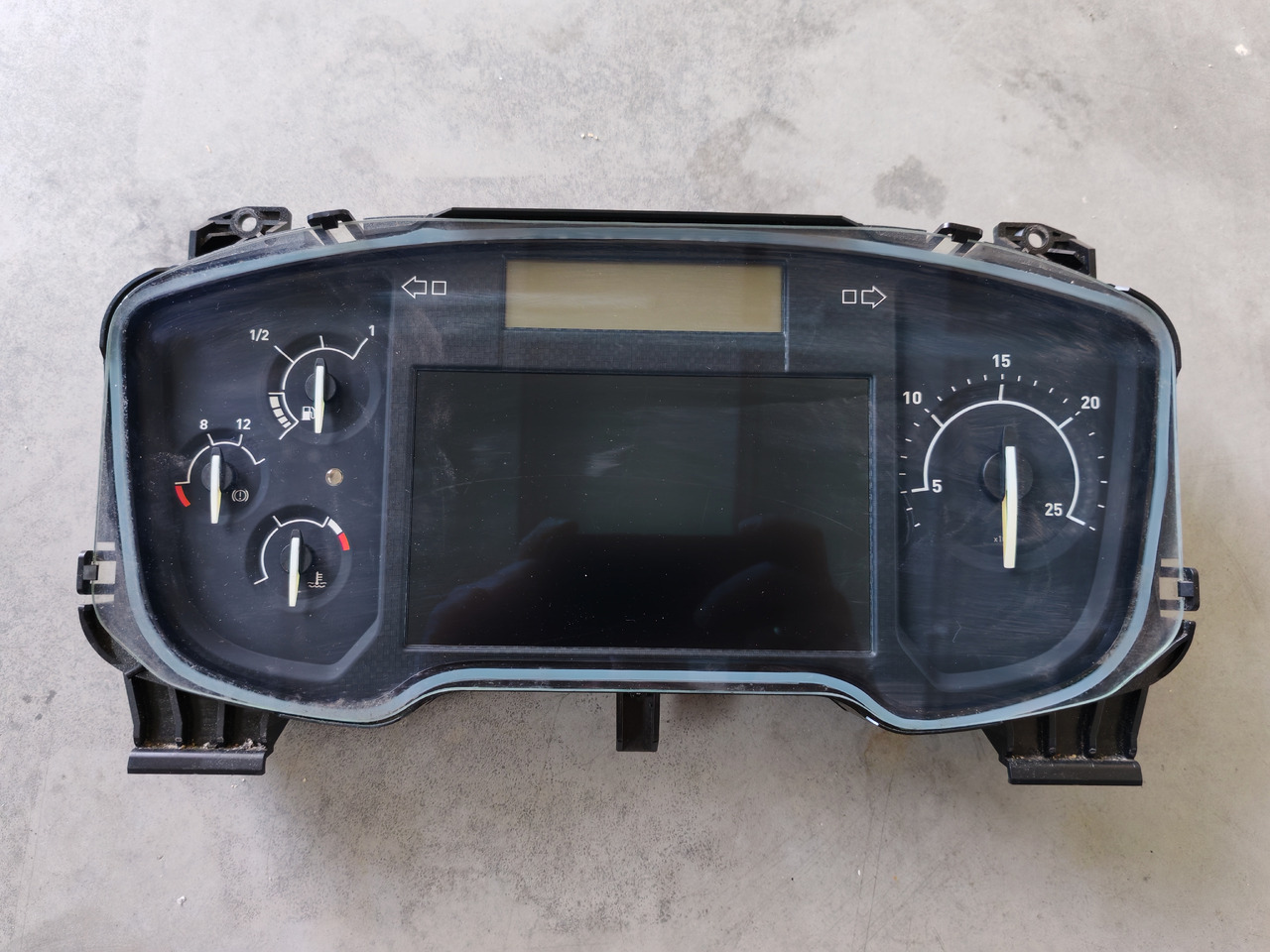 RENAULT RANGE T / DASHBOARD DISPLAY / 22224253 - لوحة العدادات: صورة 2 RENAULT RANGE T / DASHBOARD DISPLAY / 22224253 - لوحة العدادات: صورة 2