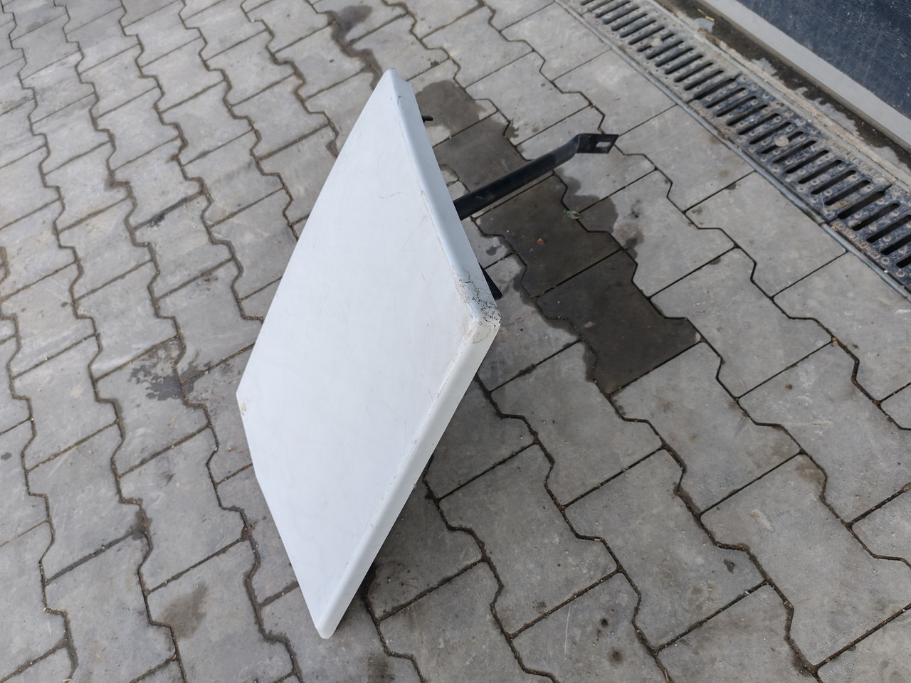 RENAULT RANGE T EURO 6 / HIGH CAB / LEFT SPOILER EXTENDER - الإيروديناميكية/ الجناح الخلفي: صورة 3 RENAULT RANGE T EURO 6 / HIGH CAB / LEFT SPOILER EXTENDER - الإيروديناميكية/ الجناح الخلفي: صورة 3
