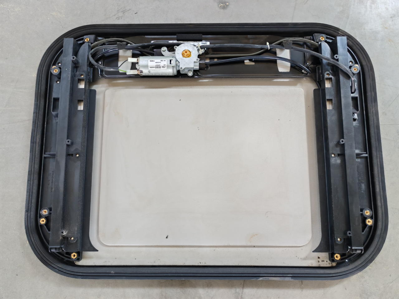 RENAULT RANGE T / SUNROOF / 7484505331 - نافذة و قطع الغيار: صورة 2 RENAULT RANGE T / SUNROOF / 7484505331 - نافذة و قطع الغيار: صورة 2