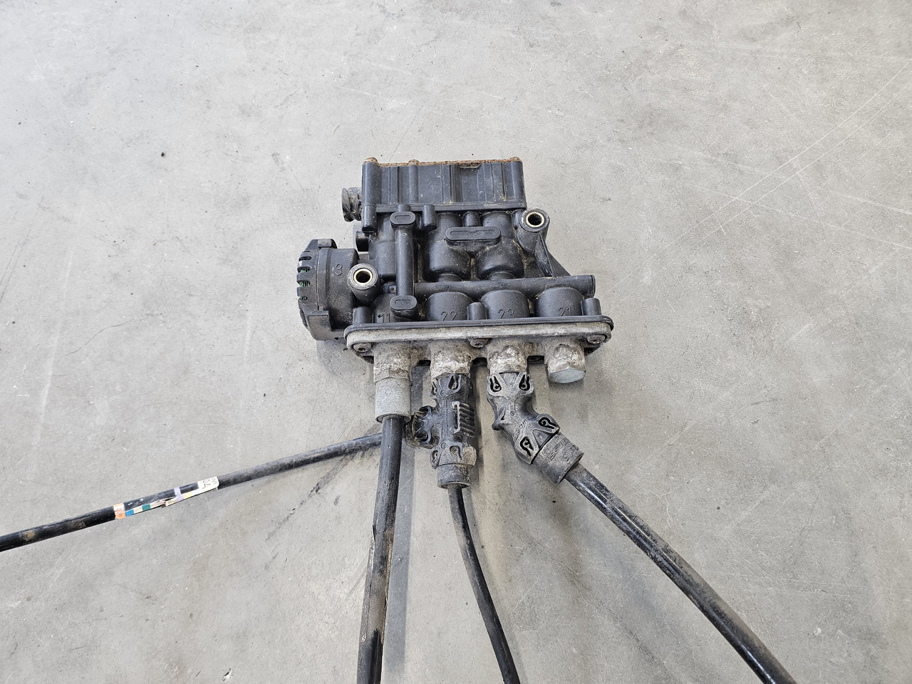 VOLVO FH FM EURO 6 / ECAS SUNSPENSION VALVE / K015292 21083657 - صمام الفرامل: صورة 4 VOLVO FH FM EURO 6 / ECAS SUNSPENSION VALVE / K015292 21083657 - صمام الفرامل: صورة 4