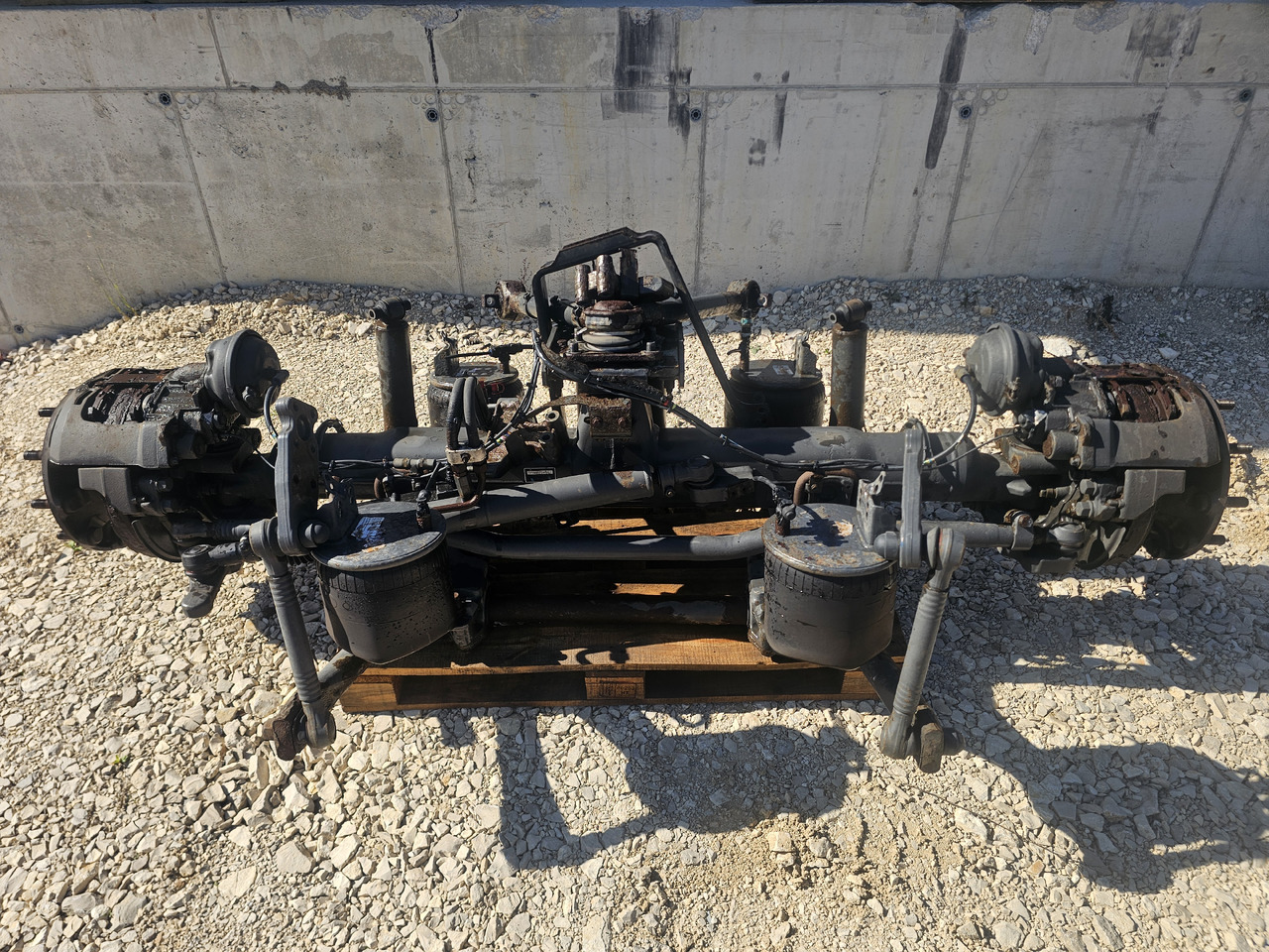 VOLVO FH FM / LIFT & STEERING AXLE / 6x2 / COMPLETE - المحور الخلفي: صورة 2 VOLVO FH FM / LIFT & STEERING AXLE / 6x2 / COMPLETE - المحور الخلفي: صورة 2