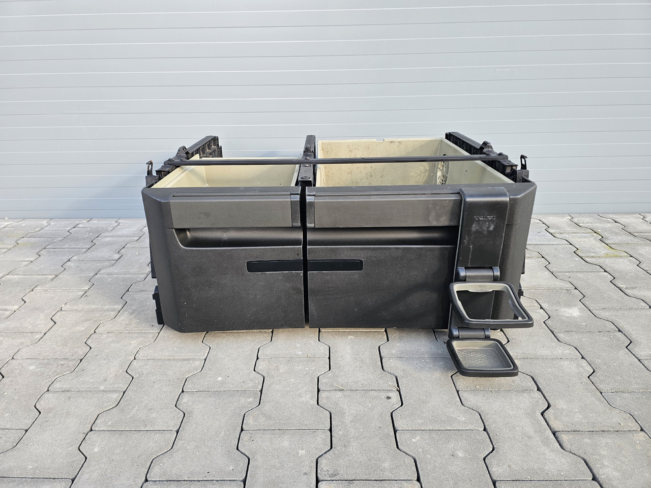 VOLVO FH4 / CABIN UNDERBED STORAGE / 23538347 23538293 - الكابينة والداخلية: صورة 2 VOLVO FH4 / CABIN UNDERBED STORAGE / 23538347 23538293 - الكابينة والداخلية: صورة 2
