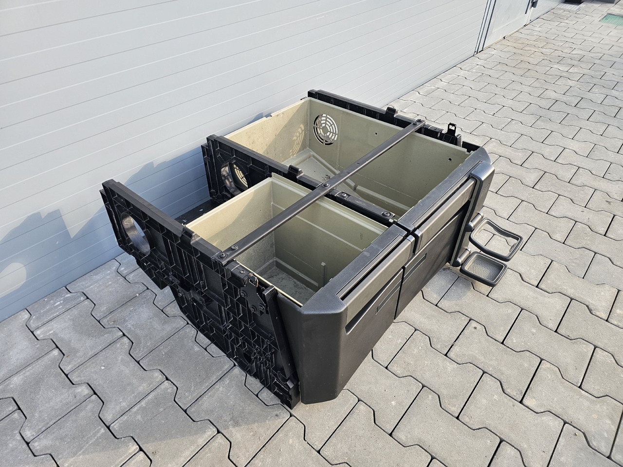 VOLVO FH4 / CABIN UNDERBED STORAGE / 23538347 23538293 - الكابينة والداخلية: صورة 3 VOLVO FH4 / CABIN UNDERBED STORAGE / 23538347 23538293 - الكابينة والداخلية: صورة 3