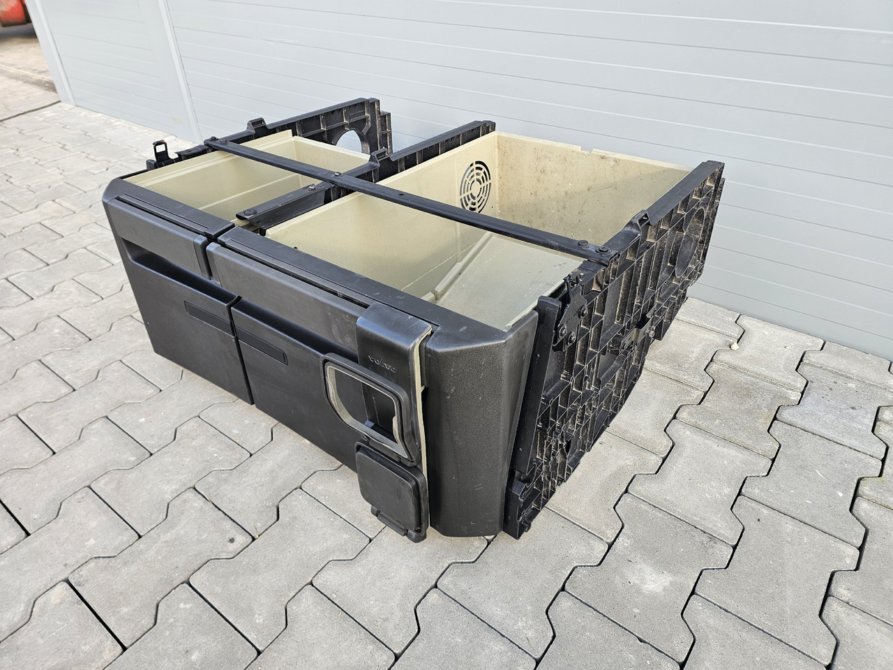 VOLVO FH4 / CABIN UNDERBED STORAGE / 23538347 23538293 - الكابينة والداخلية: صورة 4 VOLVO FH4 / CABIN UNDERBED STORAGE / 23538347 23538293 - الكابينة والداخلية: صورة 4