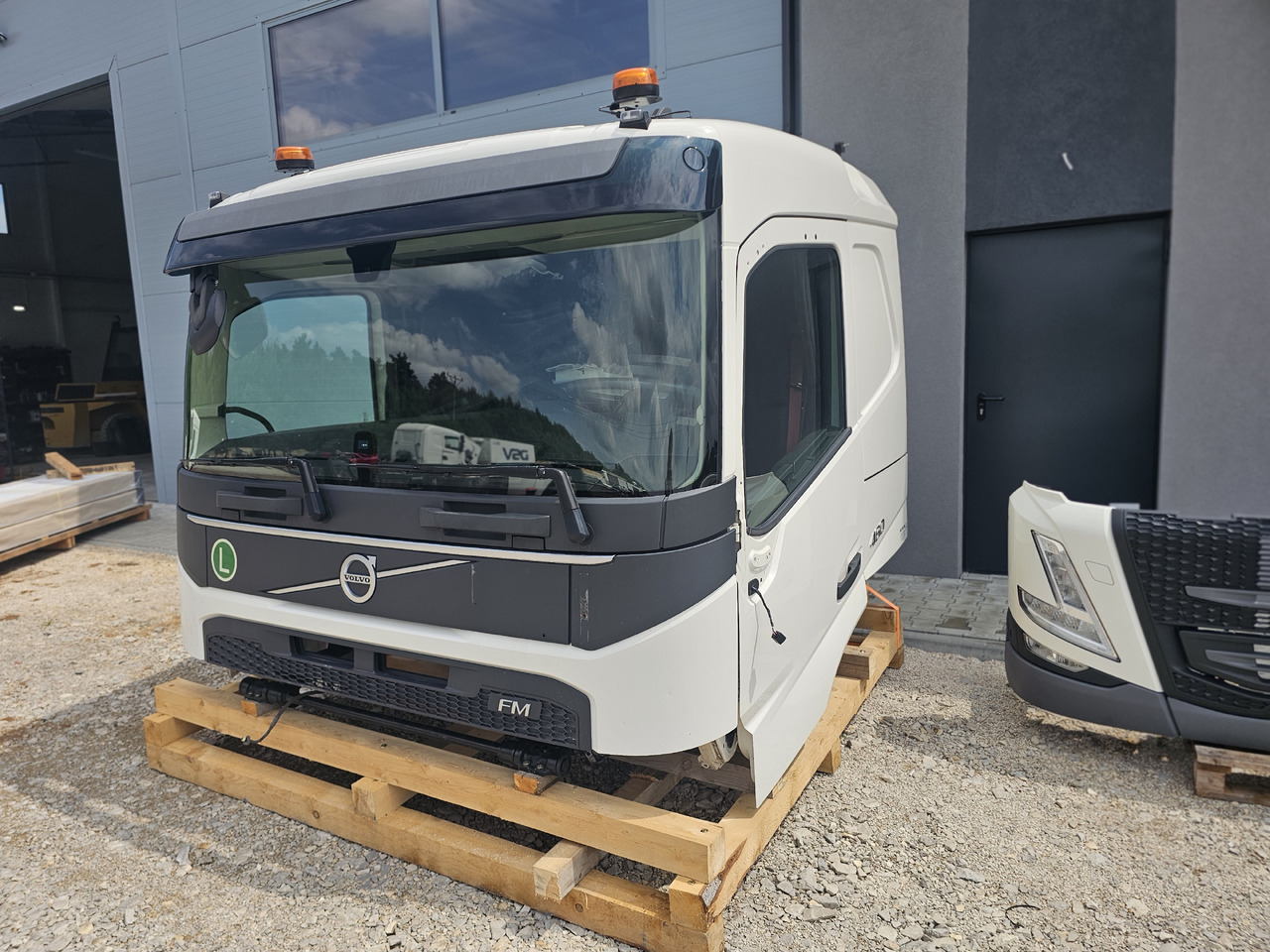 VOLVO FM5 LOW ROOF / L2 H1 / COMPLETE CAB / 2022 - كابينة: صورة 1 VOLVO FM5 LOW ROOF / L2 H1 / COMPLETE CAB / 2022 - كابينة: صورة 1