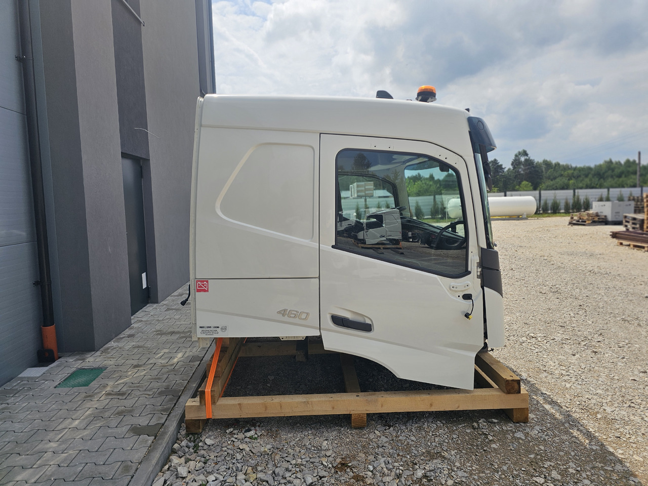 VOLVO FM5 LOW ROOF / L2 H1 / COMPLETE CAB / 2022 - كابينة: صورة 4 VOLVO FM5 LOW ROOF / L2 H1 / COMPLETE CAB / 2022 - كابينة: صورة 4