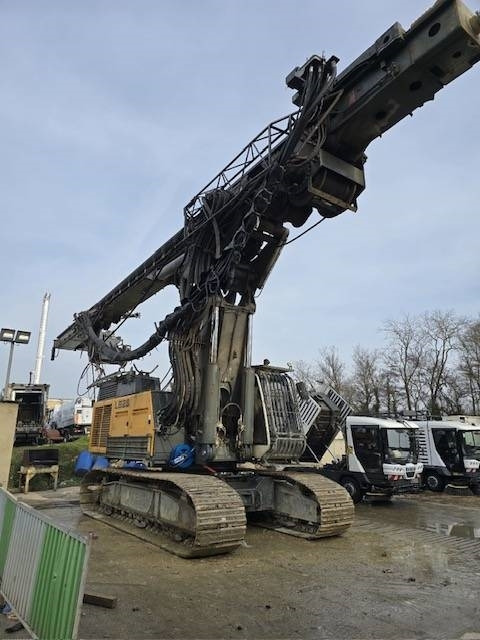 Liebherr LB 28 - ناقلة الأكوام: صورة 3 Liebherr LB 28 - ناقلة الأكوام: صورة 3