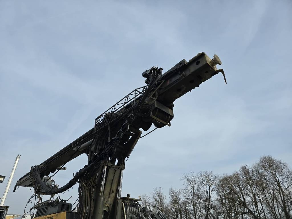 Liebherr LB 28 - ناقلة الأكوام: صورة 1 Liebherr LB 28 - ناقلة الأكوام: صورة 1