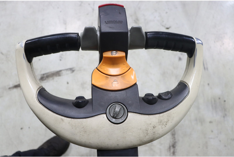 Crown SHR5520-1.13 - آلة تكديس: صورة 3 Crown SHR5520-1.13 - آلة تكديس: صورة 3