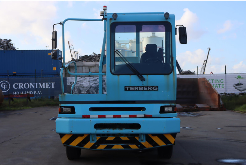 Terberg YT222 - شاحنة نقل نصف مقطورة بالميناء: صورة 2 Terberg YT222 - شاحنة نقل نصف مقطورة بالميناء: صورة 2