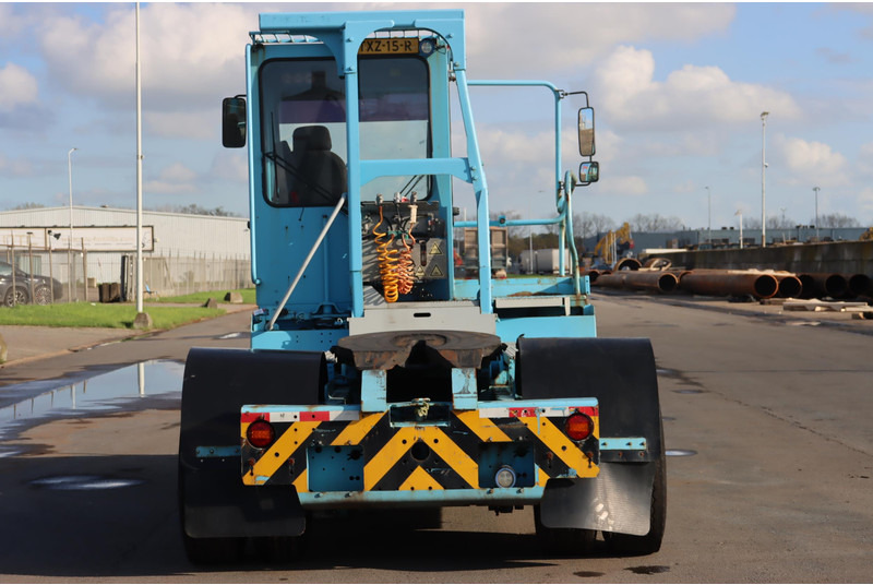 Terberg YT222 - شاحنة نقل نصف مقطورة بالميناء: صورة 5 Terberg YT222 - شاحنة نقل نصف مقطورة بالميناء: صورة 5