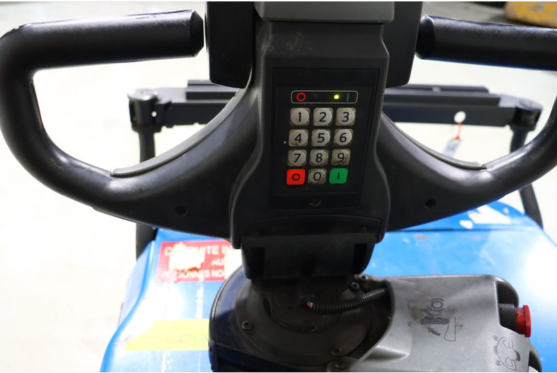 Toyota OSE120 - ناقل الحمولات الشوكي: صورة 2 Toyota OSE120 - ناقل الحمولات الشوكي: صورة 2