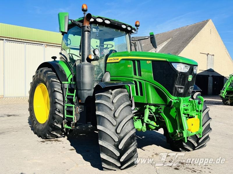 John Deere 6R 250 - جرار: صورة 2 John Deere 6R 250 - جرار: صورة 2