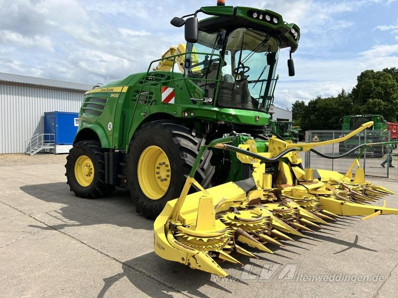 John Deere 8400 - حصادة الأعلاف: صورة 2 John Deere 8400 - حصادة الأعلاف: صورة 2