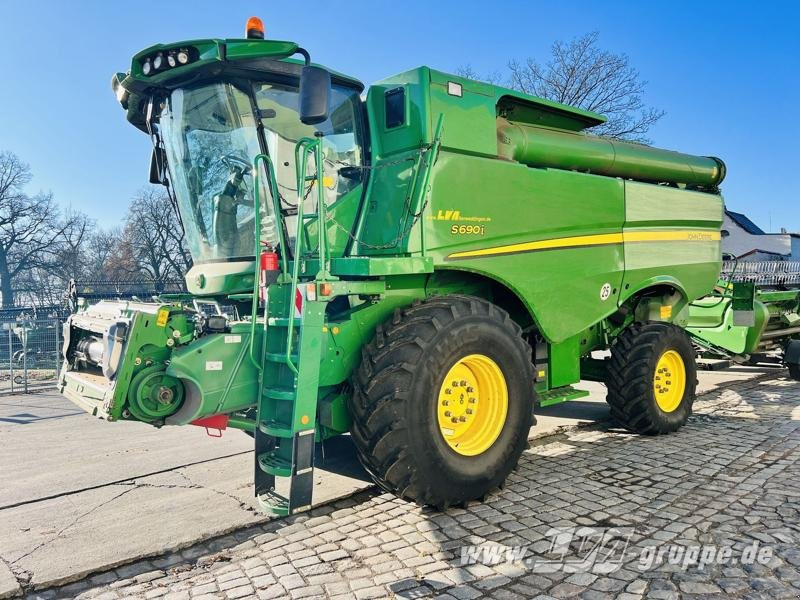 John Deere S690 - حصادة: صورة 1 John Deere S690 - حصادة: صورة 1