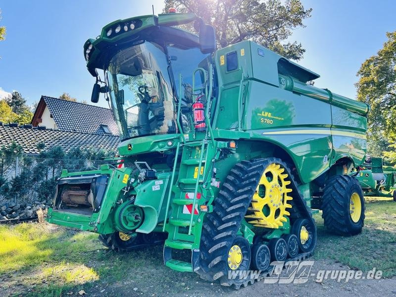 John Deere S780 - حصادة: صورة 1 John Deere S780 - حصادة: صورة 1