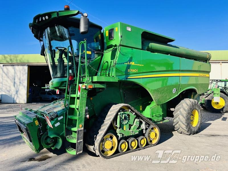 John Deere S790 - حصادة: صورة 1 John Deere S790 - حصادة: صورة 1