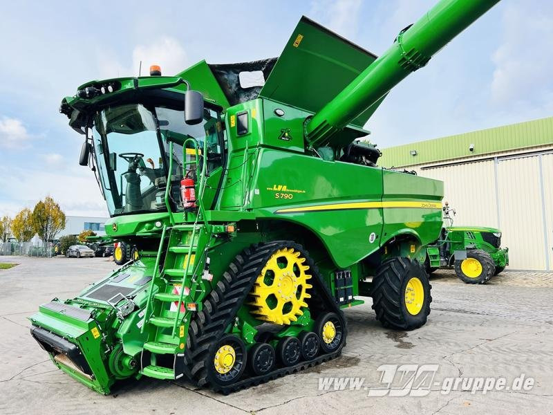 John Deere S790 - حصادة: صورة 2 John Deere S790 - حصادة: صورة 2