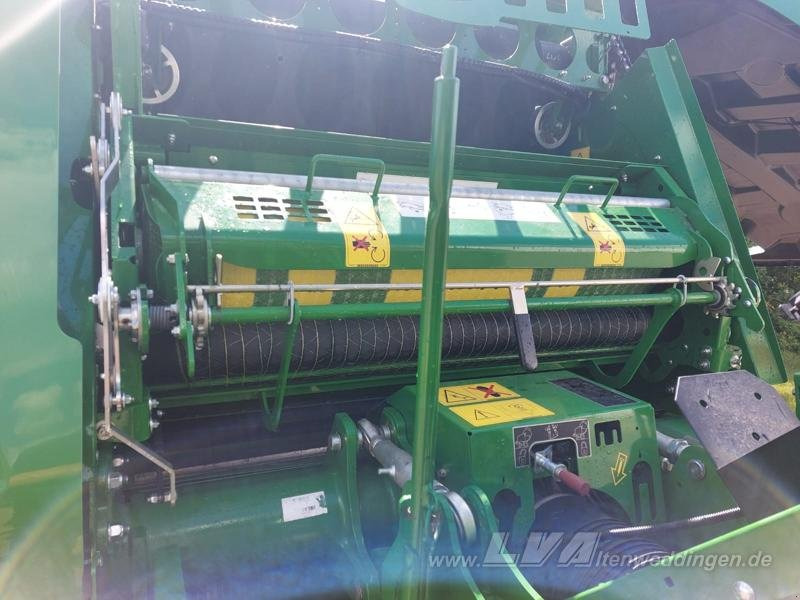 John Deere V451R - آلة بالات دائرية: صورة 4 John Deere V451R - آلة بالات دائرية: صورة 4