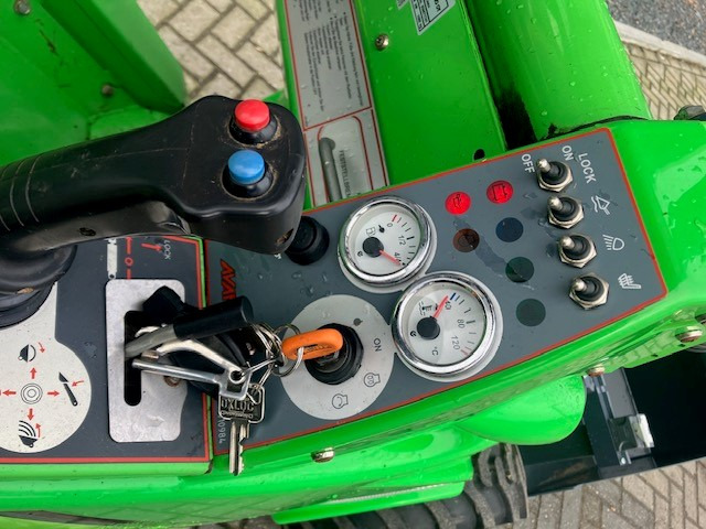 لودر مفصلي صغير AVANT 420 loader: صورة 9 لودر مفصلي صغير AVANT 420 loader: صورة 9