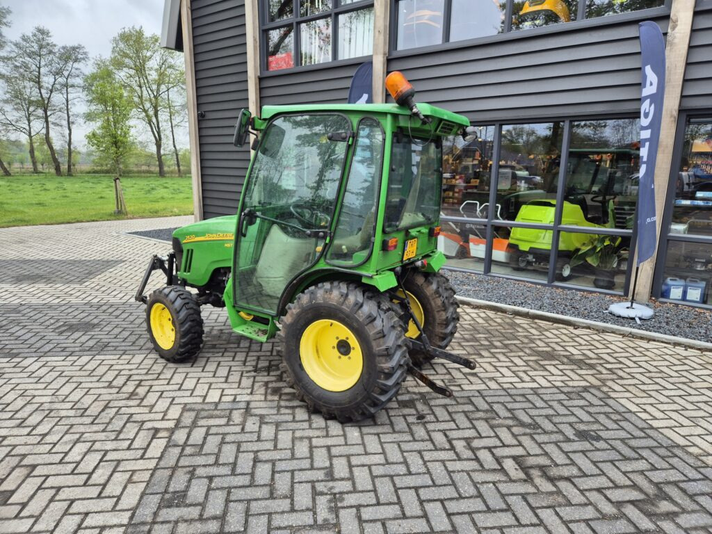JOHN DEERE 2520 - جرار صغير: صورة 3 JOHN DEERE 2520 - جرار صغير: صورة 3